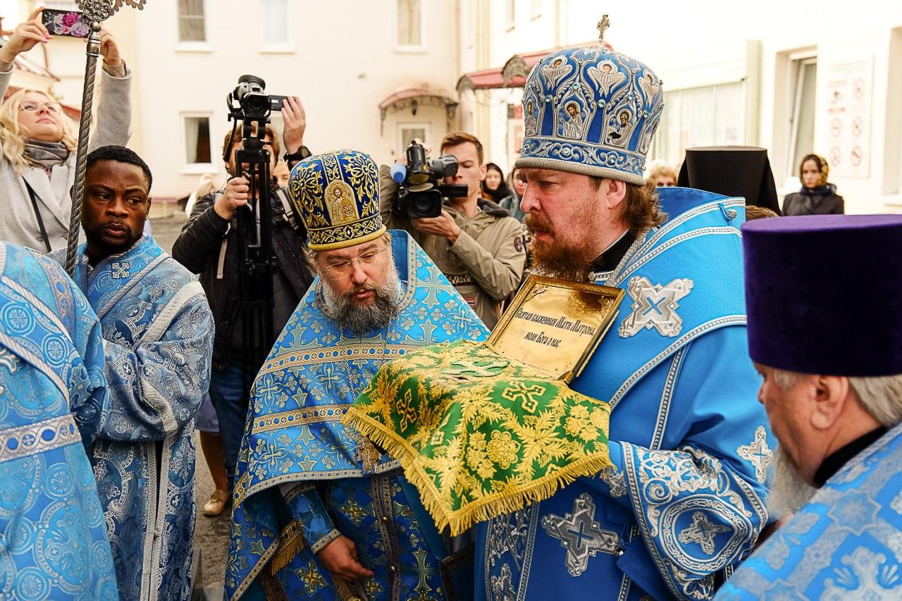 В Челябинск привезли мощи Матроны Московской