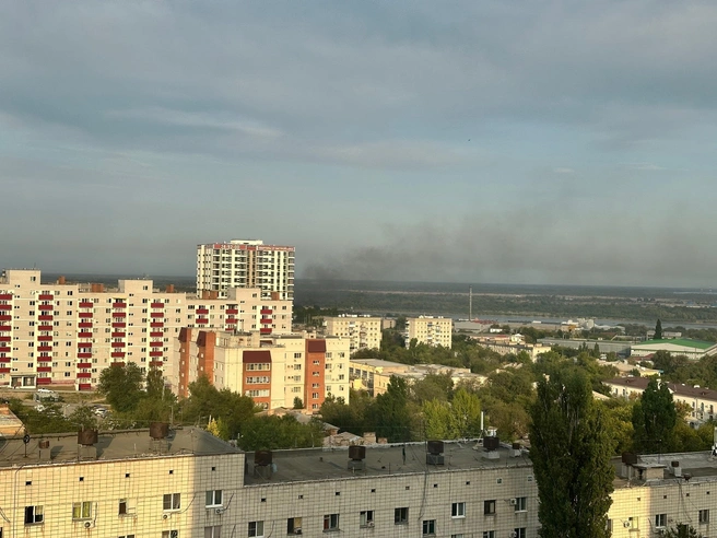 Пожарные уже ликвидируют возгорание | Источник: читатели V1.RU