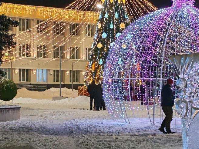 В Троицке на новогоднее оформление не поскупились. | Источник: Троицк / Vk.com