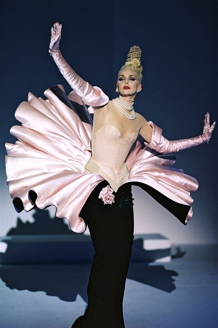 Фото №5 - Великая красота: фантастические платья, созданные Тьерри Мюглером