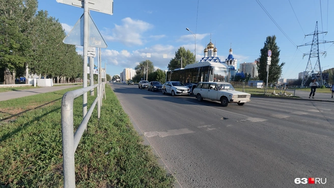 Улица Советской Армии в направлении от Стара-Загоры имеет три полосы. В обратную — одну | Источник: Алексей Ногинский / 63.RU