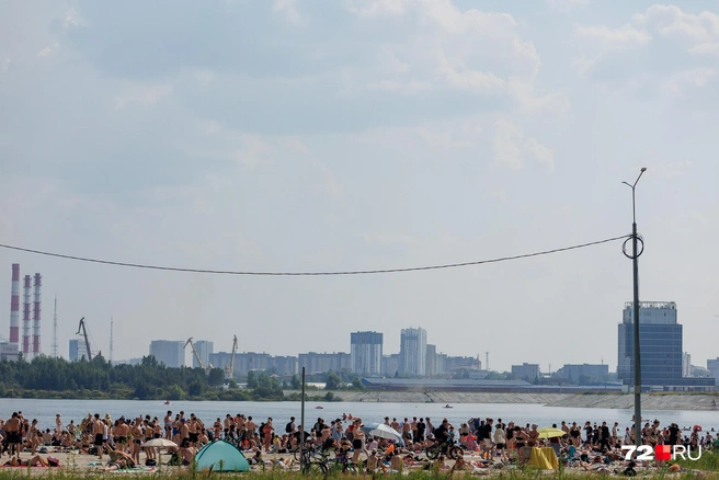 Если судить по количеству отдыхающих, лето в Тюмени наконец вступило в свои права | Источник: Ирина Шарова / 72.RU