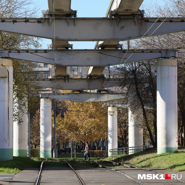 Опустевший монорельс на фоне осенней Москвы | Источник: Артем Устюжанин / MSK1.RU