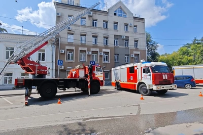 В Екатеринбурге загорелось здание Минздрава