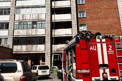 Женщину спасли из горящей квартиры на Челюскинцев