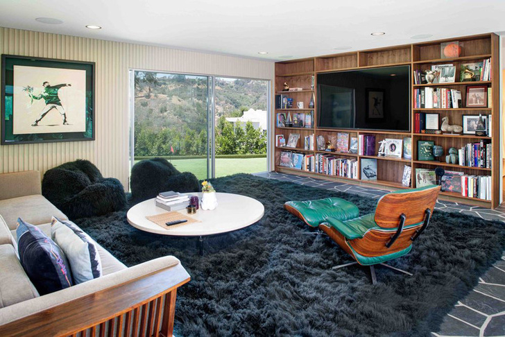 Фронтмен Maroon 5 Адам Левин продает два роскошных дома в Лос-Анжелесе фото [1]