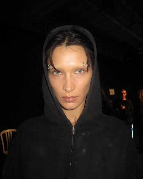Макияж Алексиса Стоуна для Balenciaga