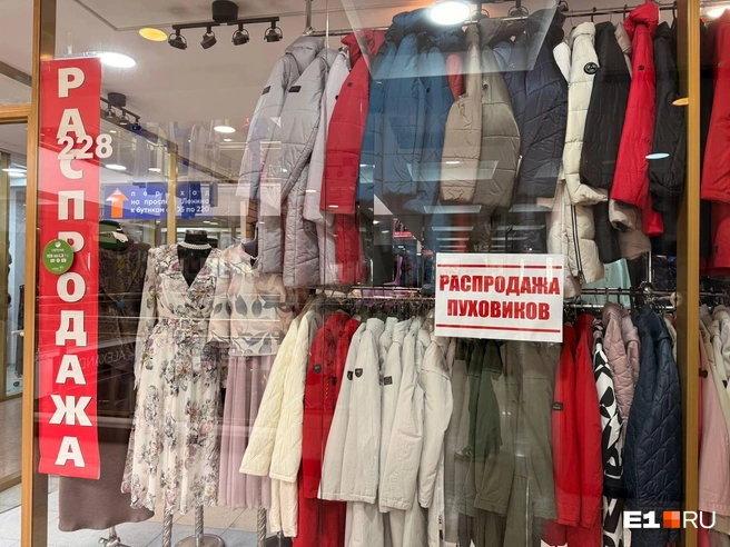 В основном площади ТЦ занимают бутики с одеждой | Источник: Дарья Костомина / E1.RU