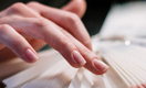 Синдром стиральной доски: что означают вмятины и бороздки на ногтях