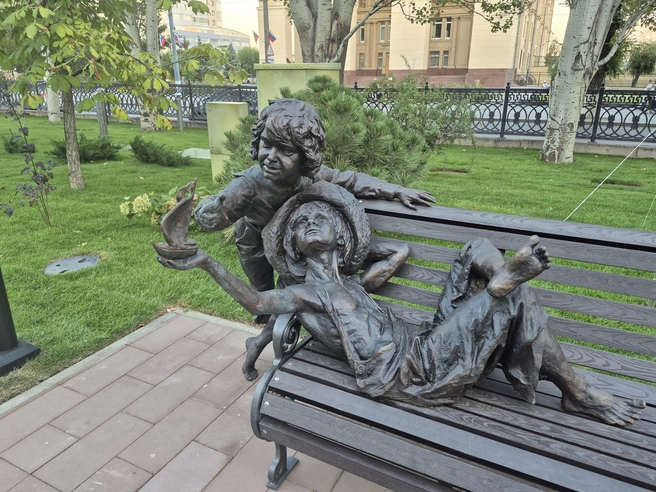 по правде говоря, мальчики выглядят немного пугающе | Источник: Ирина Яковлева / V1.RU