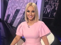 «Вытекал долго и пропитывал все ткани»: Лера Кудрявцева выложила фото удаленных имплантов