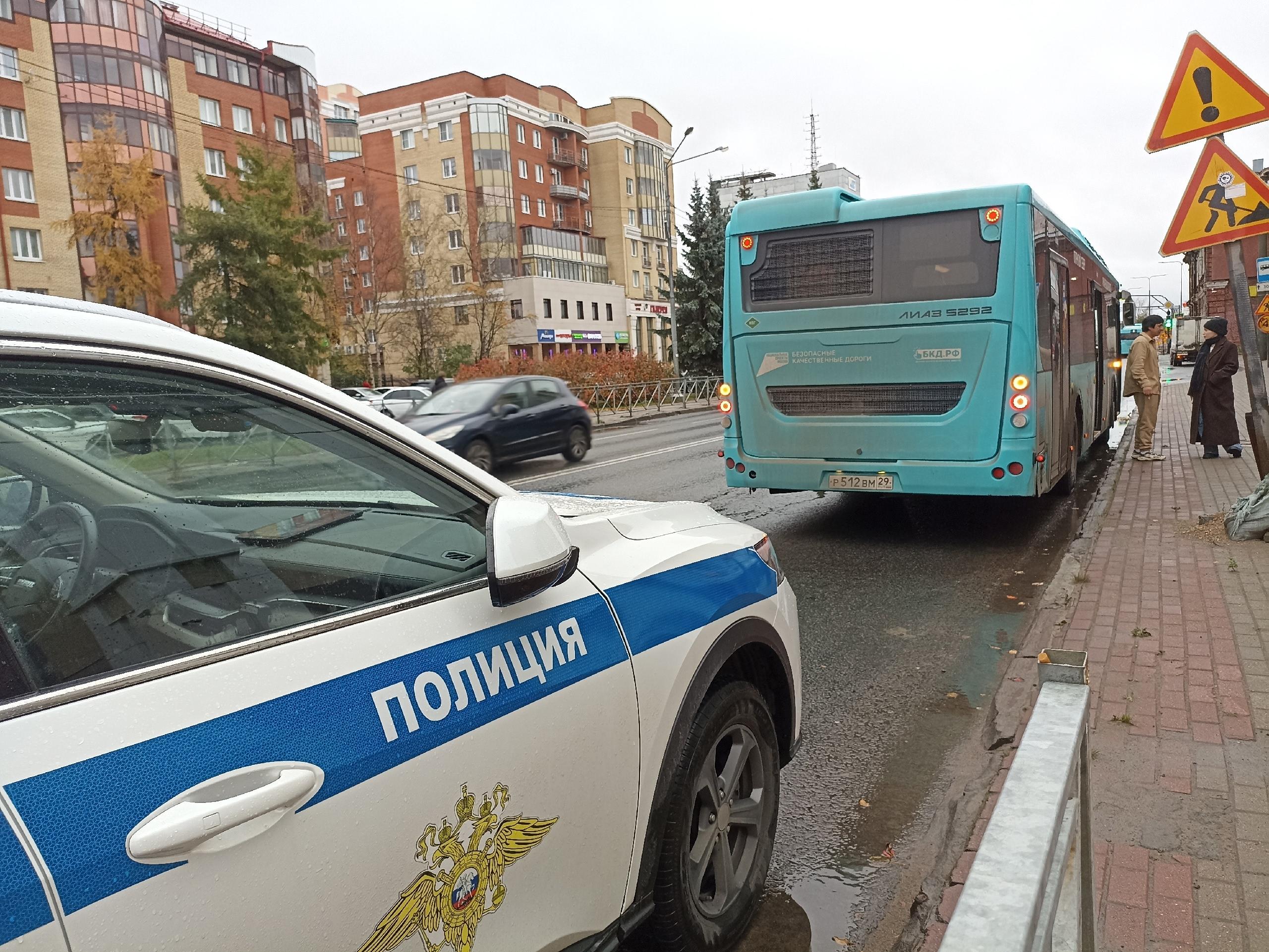 Полиция проверяет автобус в центре Архангельска: что произошло
