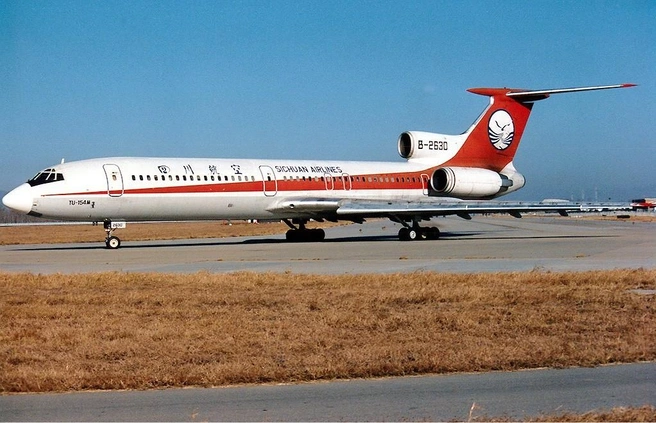 Ту-154М Sichuan Airlines, обмененный на продовольствие и товары первой необходимости | Источник: Торстен Майвальд / wikimedia / GFDL 1.2