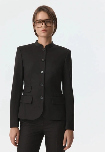 Единственный тренд, который мы забираем в новый сезон&nbsp;&mdash; воротник-стойка: 12 лучших моделей