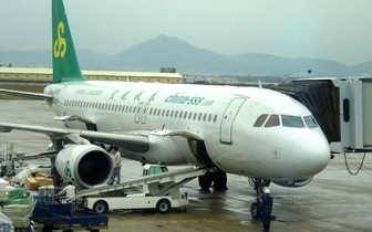 Китайская авиакомпания ищет замужних женщин и матерей на должность «воздушных тетушек»