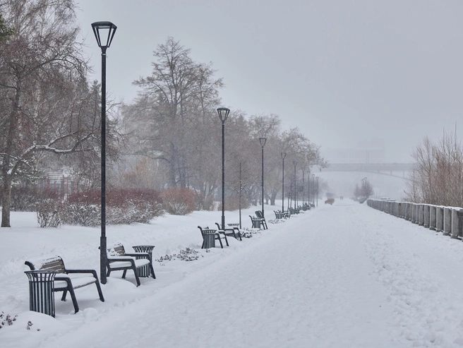 На набережной наблюдается мало людей | Источник: Александр Ощепков / NGS.RU