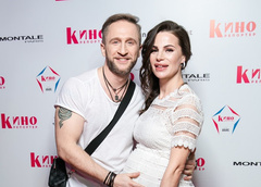 Оскар Кучера посетил вечеринку вместе с беременной женой