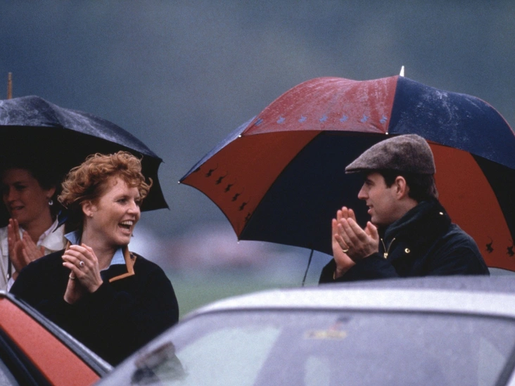 Сара Фергюсон и принц Эндрю болеют за принца Чарльза на матче по поло, 17 мая 1986