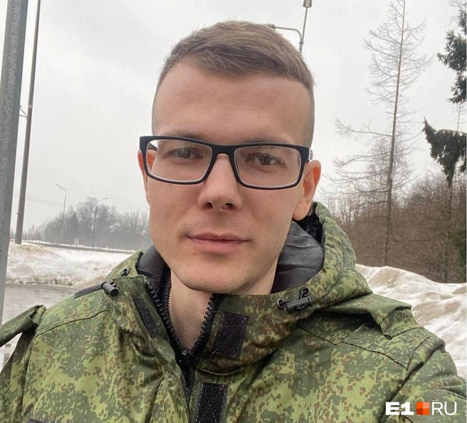 Мужчина проходит подготовку в учебном центре | Источник: предоставлено другом Влада Рябухина