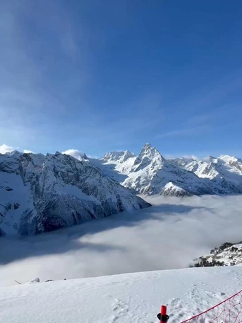 Солнечная погода в Домбае | Источник: Габриелла Захарова / 26.RU