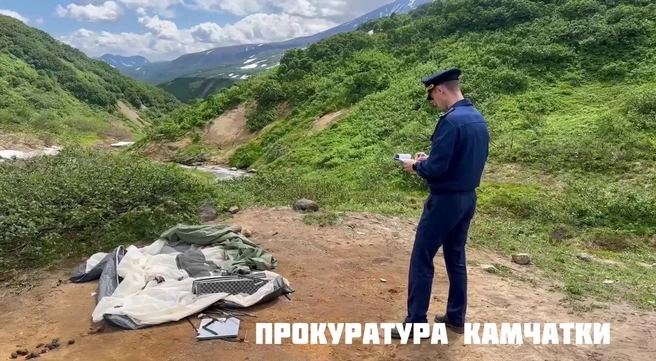 На месте обнаружили разодраную палатку | Источник: Прокуратура Камчатки / t.me