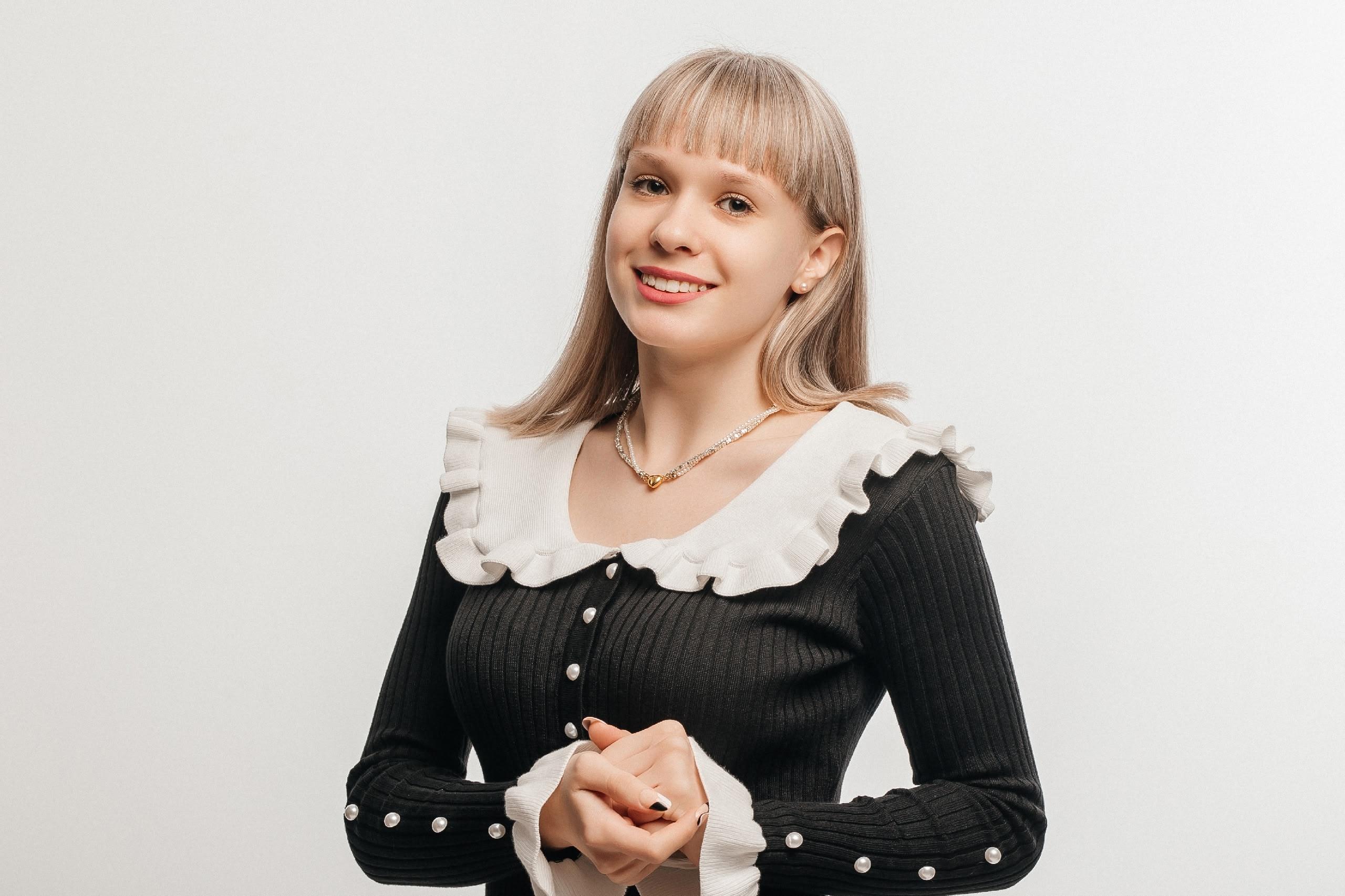 «Все зависит от учителя». Выпускница из Тюменской области без репетиторов сдала химию на 100 баллов — как