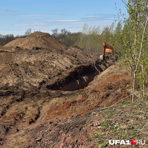 Рядом траншея канализации | Источник: Назифа Нурмухаметова / UFA1.RU