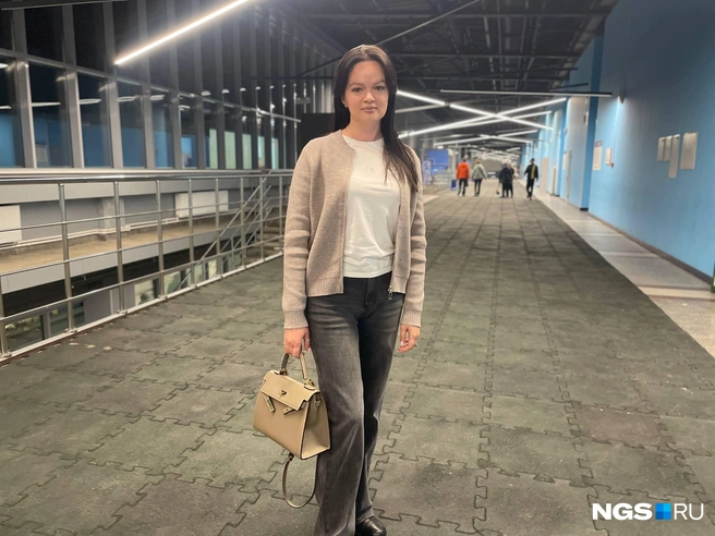 Виктория позировала одна, подружка застеснялась  | Источник: Алёна Золотухина / NGS.RU 