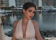 25-летней дочке главы ОПГ Анастасии Цапок вынесли наказание за то, что она протаранила дом на «Мерседесе»