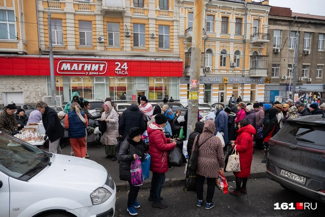 Такую картину видят люди из автобусов на Западном развороте | Источник: Евгений Вдовин / 161.RU