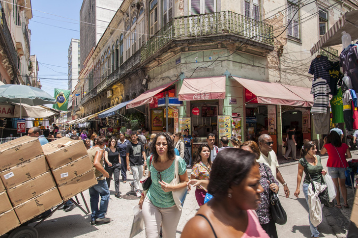 Страна скучающих официантов: как люди в Бразилии научились быть счастливыми без денег и сколько стоит там жить