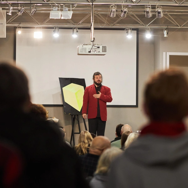 В начале ноября у Ильи открылась выставка картин в Екатеринбурге | Источник: личный архив Ильи Морозова