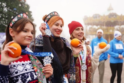 В Волгограде прошел рождественский костюмированный забег