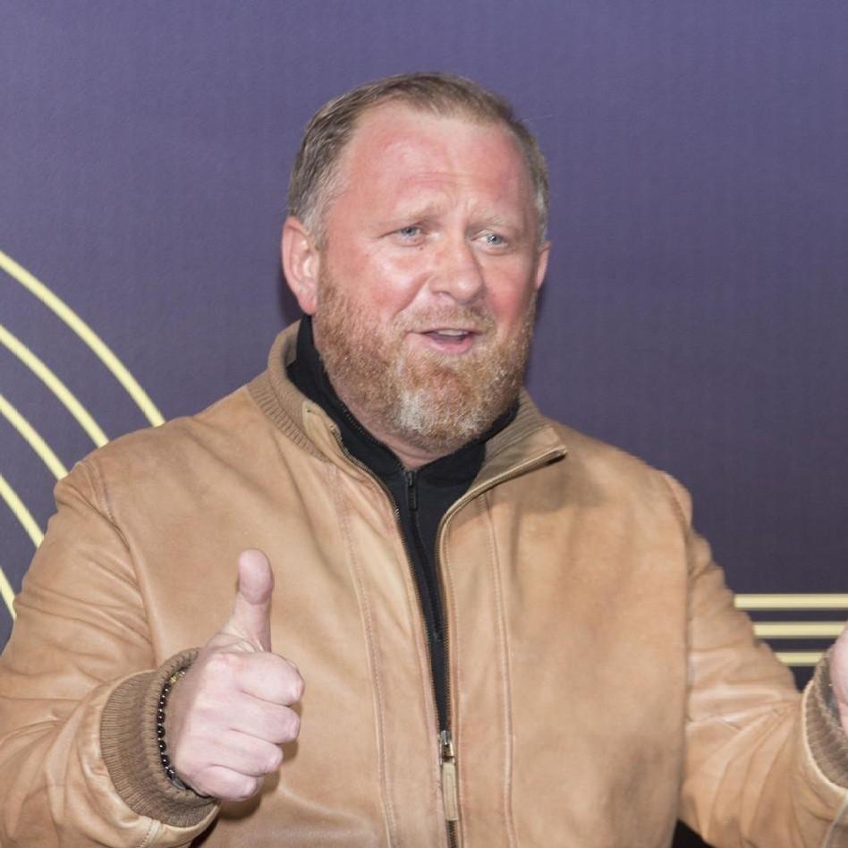 «Он орет и ножками топает!»: Константина Ивлева заменили в шоу «На ножах» на его хейтершу из Тюмени