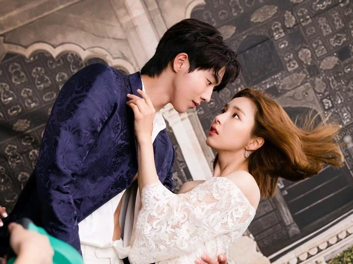 Нам Джу Хёк и Щин Сэ Гён в дораме «Невеста речного бога» | Источник: Кадр из дорамы «Невеста речного бога»