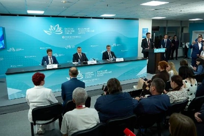 На ВЭФ подписали соглашения на 6,66 трлн рублей