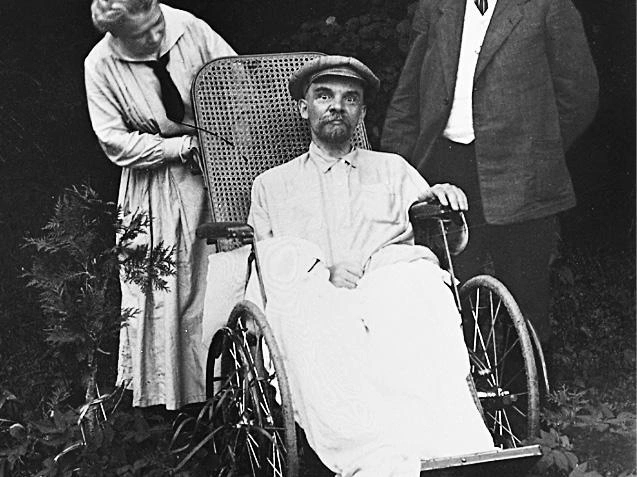 В. И. Ленин во время болезни. Подмосковные Горки. 1923 год | Источник: Public Domain / wikipedia.org