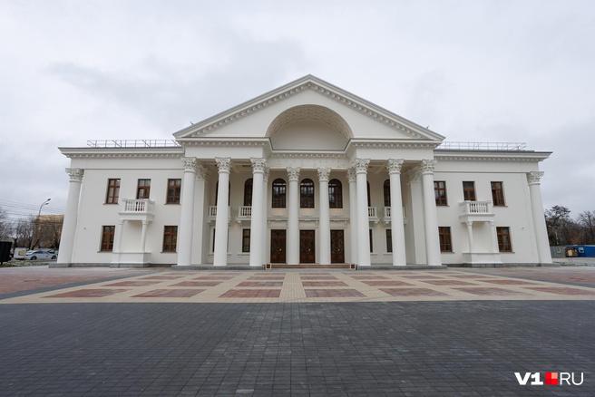 В центре Волгограда потратят миллионы на экстренное обустройство детской зоны у театра кукол