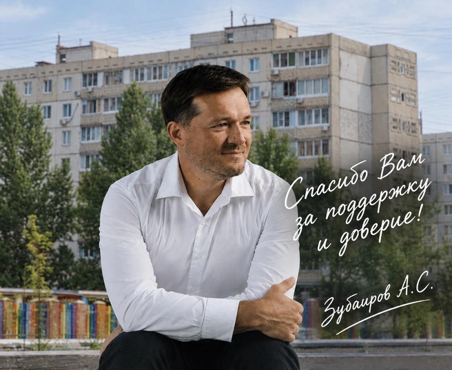 На фоне — избиратели | Источник: Айдар Зубаиров / ВКонтакте
