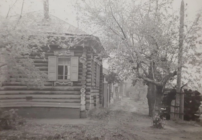 Дом на ул. Блюхера в 1972 года | Источник: Комитет по делам архивов Курганской области / Vk.com