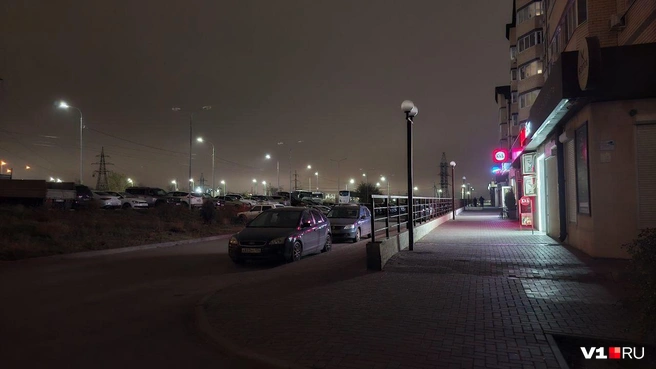 В диалоге с корреспондентами V1.RU об обесточенной улице горожане единогласно уверяли: свет еще был вечером воскресенья | Источник: Тимофей Крылов / V1.RU