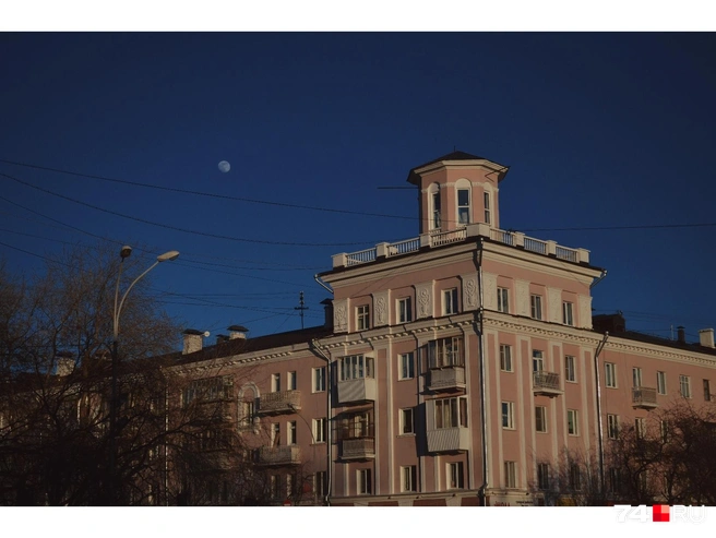 Одно из зданий в центре северной части Полевского | Источник: Виталий Гущинский