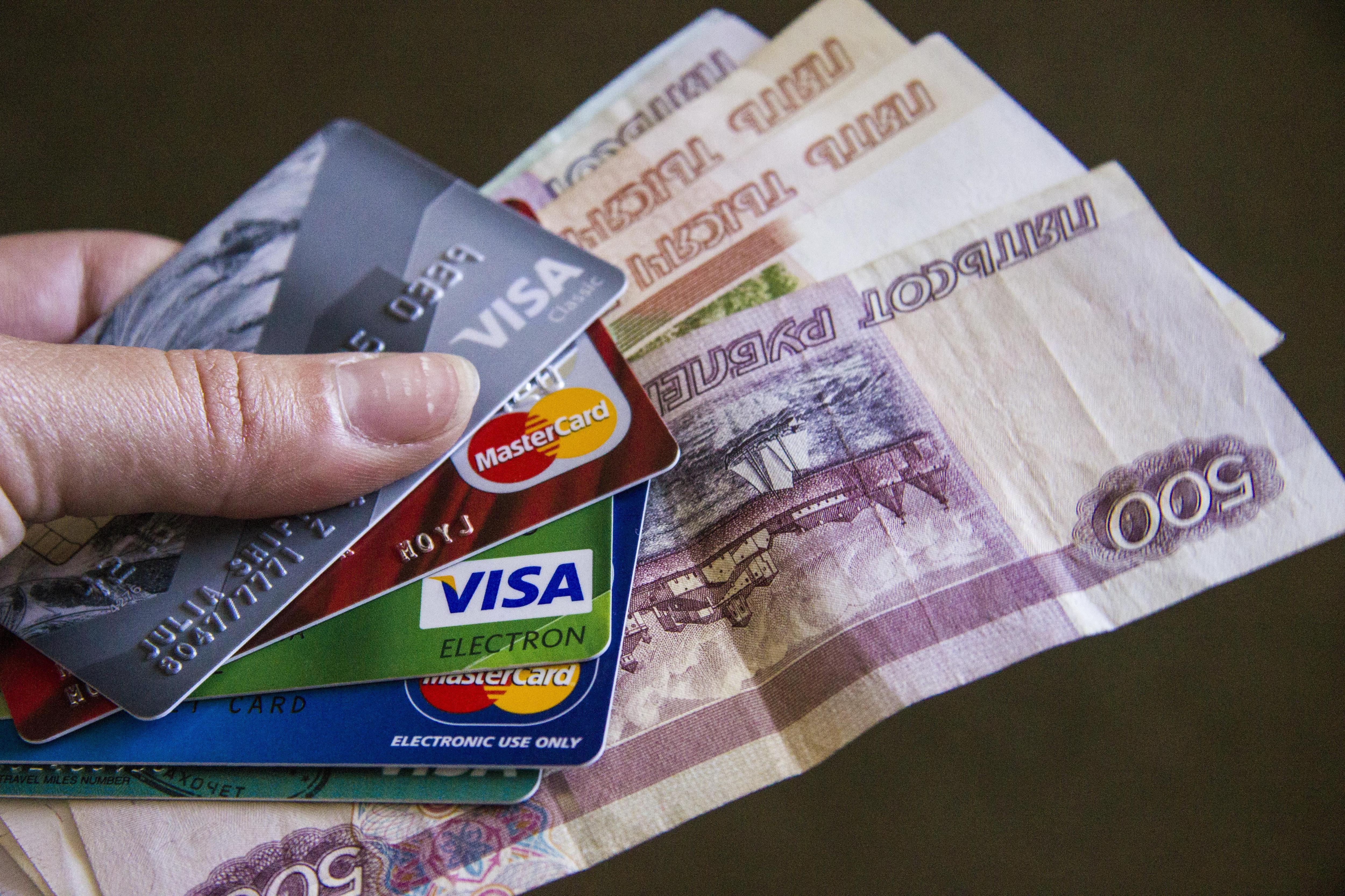 В Туле пенсионерка отдала «агенту» мошенников почти миллион рублей