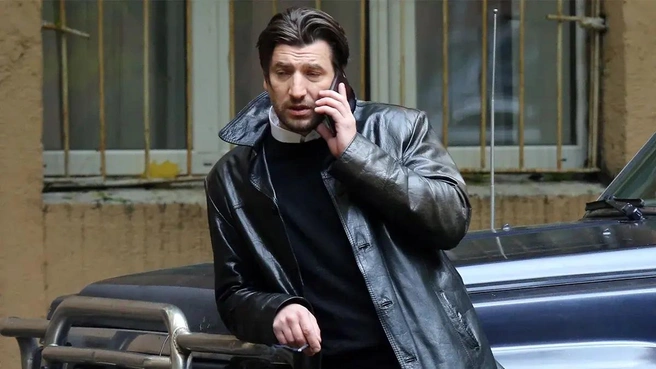 Главная роль в сериале сделала Устюгова знаменитым | Источник: кадр из сериала «Ментовские войны» (16+), реж. Павел Мальков, студия «Новый русский сериал», с 2005 года