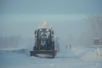 Столкновение трактора с «Маздой» в Воронежской области