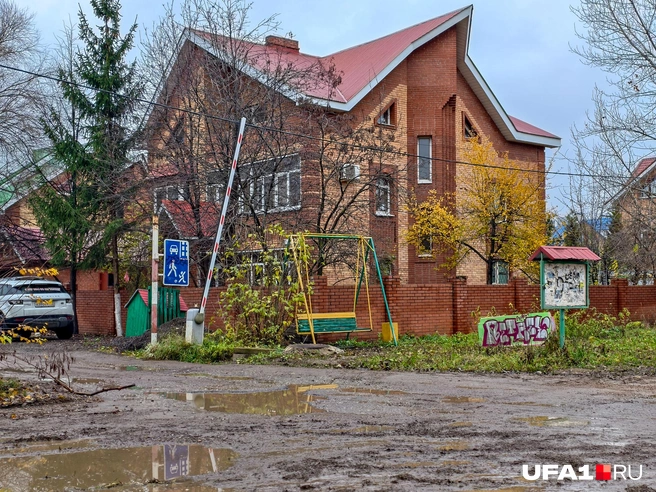 И «Рендж» рядом стоит | Источник: Булат Салихов / UFA1.RU