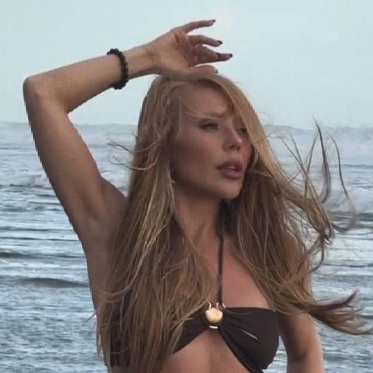 Карина Кросс выходит замуж за хоккеиста, который младше ее на 12 лет