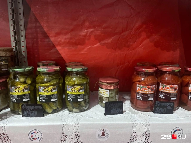 Грузди — 650 рублей за маленькую баночку | Источник: Антон Данилов / 29.RU