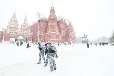 Снег и гололедица в Москве после праздников