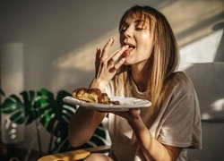 Приводит к раку и не только: вредная привычка, которая может быть смертельно опасной для жизни — а у вас она есть?